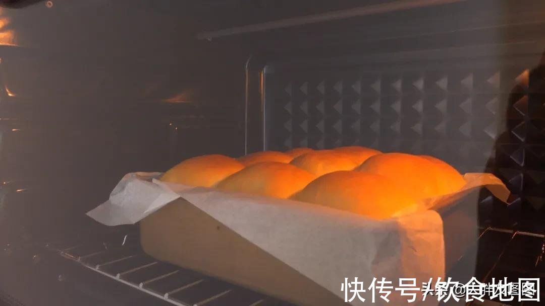 如棉花般柔软，软到让人不知所措的糖心小面包，撕开之后馋哭