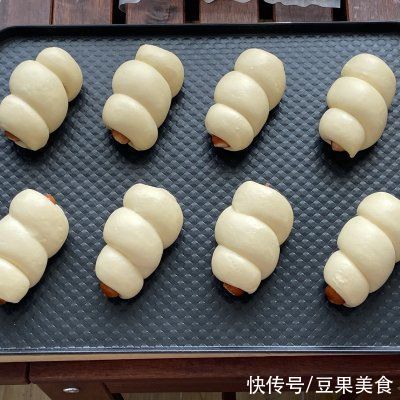 高糖酵母|#安佳马苏里拉芝士挑战赛# 零失败の肠仔包，深受小盆友喜爱