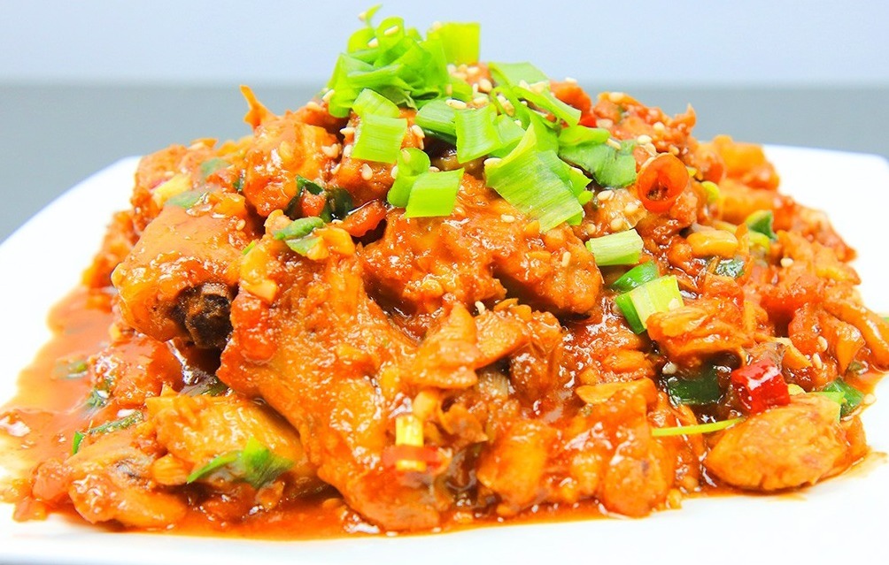 鸡肉鲜嫩有窍门,不要直接下锅炒,多加这一步,肉质滑嫩又酸辣