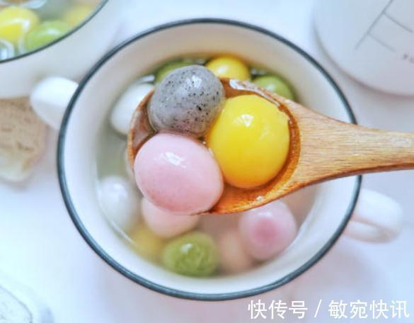 不粘锅|煮冻汤圆,开水凉水下锅都不对!大厨教你正确做法,不破皮不粘锅