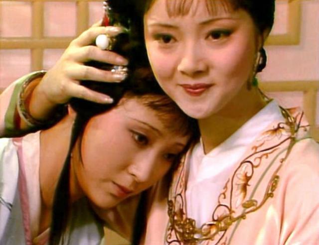 林黛玉@黛玉和宝钗同向王夫人撒娇,王夫人态度不一,这对比太明显了