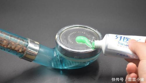水垢|把牙膏挤到淋浴喷头上,一年能省下不少钱,解决了很多家庭的困扰