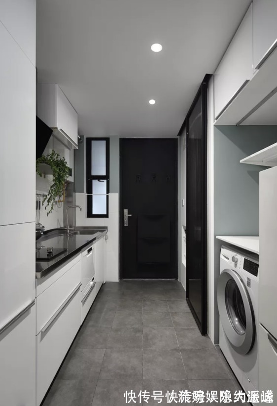 收纳|小户型要这么装,24㎡玄关秒变厨房和洗衣房,收纳翻倍方便实用!
