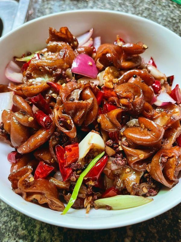 大葱|大厨教我的干煸肥肠的做法,果然好吃到没朋友