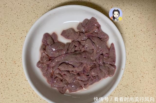 炒猪肝时,别直接下油锅,多加这一步,去除毒素,又嫩又滑还不腥