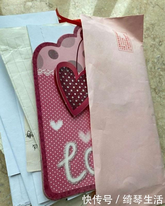 书皮|家长别乱翻孩子的书包,包中世界“精彩无比”,你会被气笑的