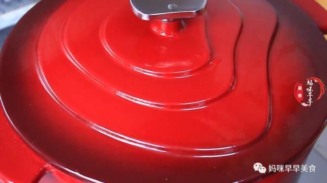 金黄|炖鸡汤别直接下锅,大厨教你2招,颜色金黄浓白,无腥味特鲜美