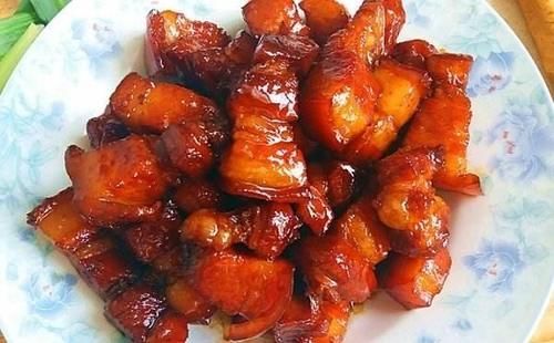 糖色|做红烧肉时,要不要单独炒糖色?这一步做错,出锅后甜腻又难吃