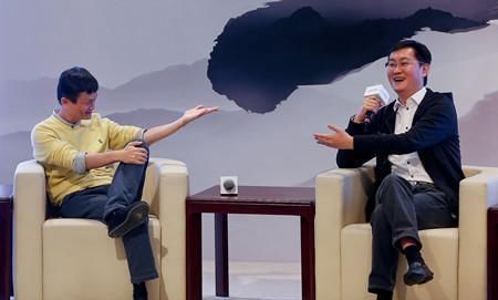 阿里钉钉|微信最大竞争对手？又一社交软件崛起，连续30天占据下载榜榜首