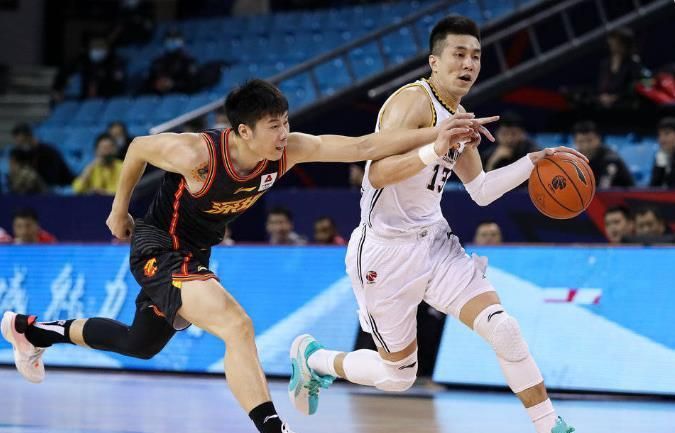 最強(qiáng)陣容|CBA焦點(diǎn)之戰(zhàn),姚明王芳前來觀戰(zhàn),結(jié)果,兩支球隊(duì)都不給面子