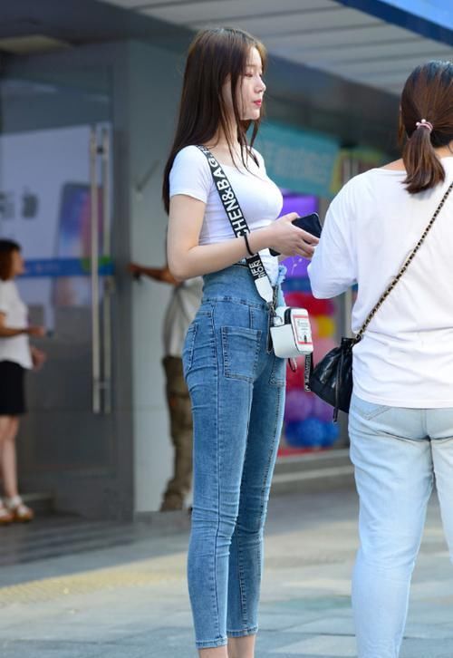  牛仔裤|时尚牛仔有个性，她的美丽已经深深吸引了我