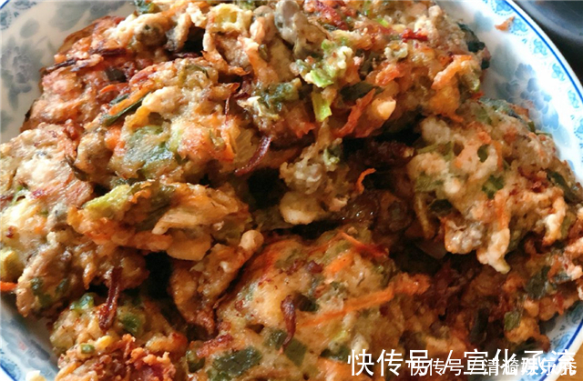 香煎带鱼|三代同堂给外婆过生日,老妈特意下厨,有荤有素,大家都吃嗨了!