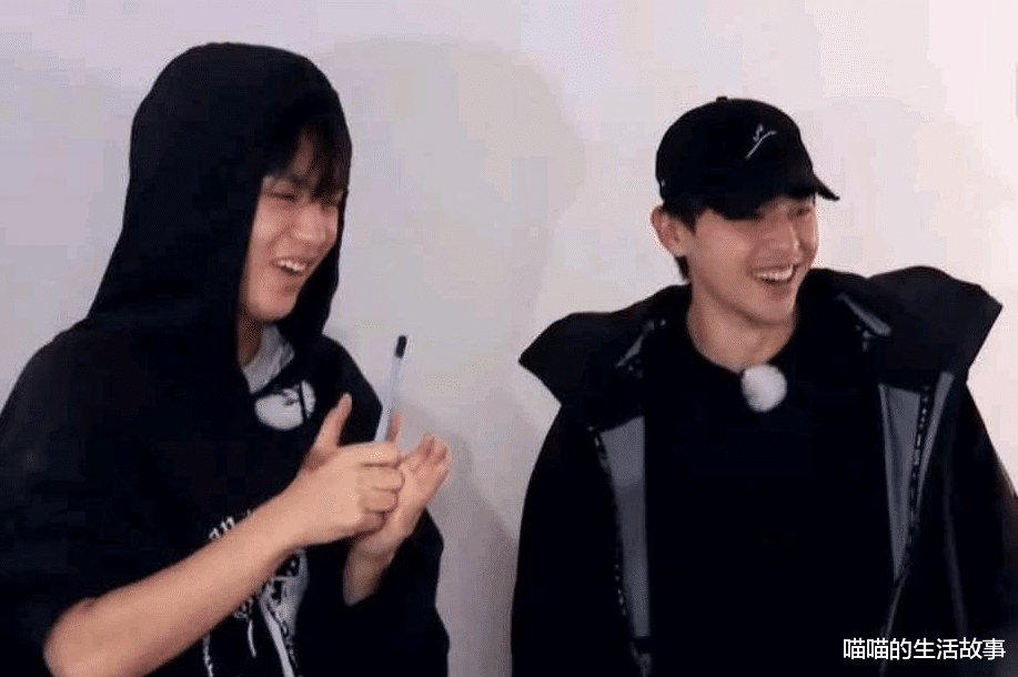 这是能播的吗？邓伦直接在节目里抽烟，网友：《极限挑战》完了