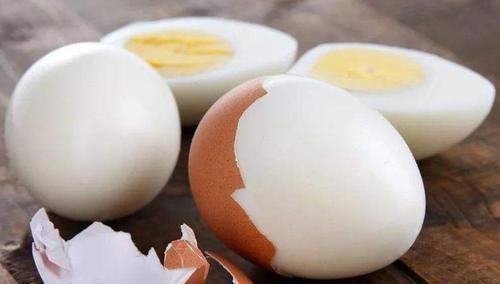 煮鸡蛋,水里多加一勺它,蛋壳不开裂,很好剥壳,鸡蛋又香又嫩