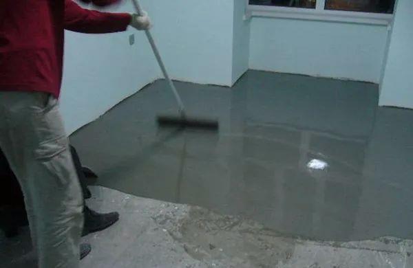 地板|我家装修没铺地板,用的这种材料,邻居看完就把地板瓷砖退掉了