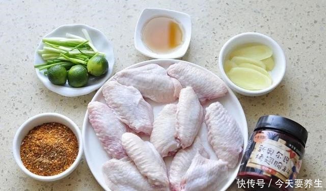 我家的鸡翅这样做,腌制一下入烤箱烤烤,金黄诱人上桌立马被抢光