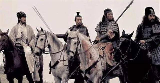 明明|诸葛亮明明会骑马，打仗时为何总坐四轮车？原因其实很简单