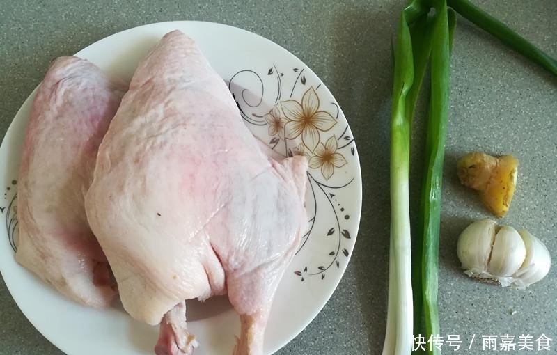 做法|别再买烤鸭了,教你简单做法,比烤鸭店更香,太馋人了