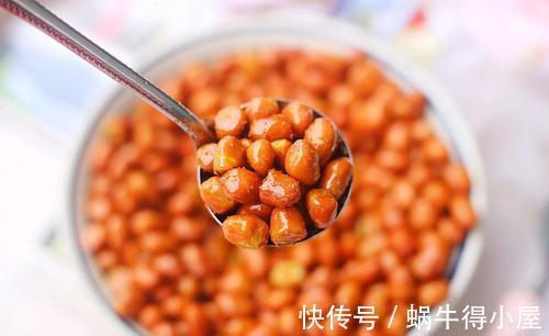 油炸花生米,先下锅炸就错了!难怪不酥脆,教你正确做法