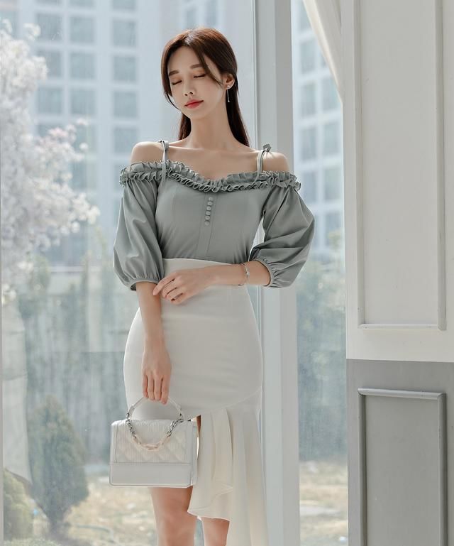 孙允珠不同颜色搭配，黑色蕾丝和灰色雪纺以及粉色包臀裙，哪款好