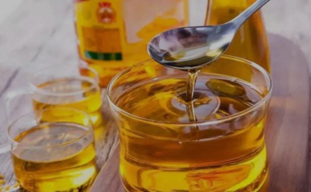 花生油、菜籽油、玉米油,哪种油更健康?提醒:这2种油尽量少吃