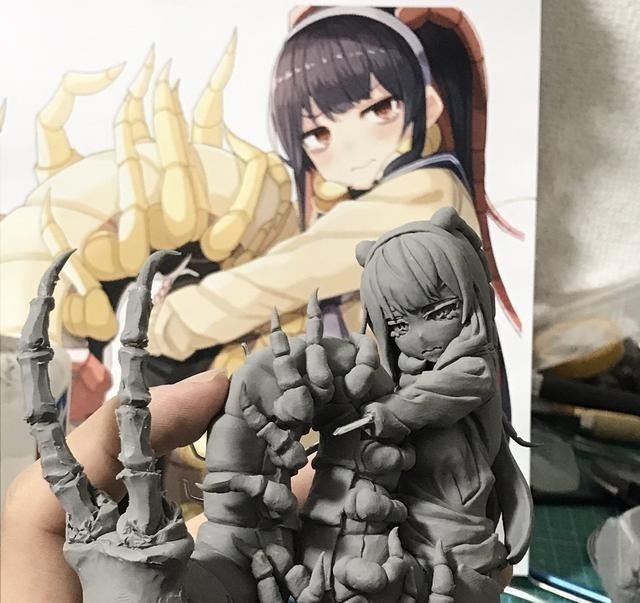 pl日本“蜈蚣少女”大受欢迎!同款手办也出了,一只手就能抓住
