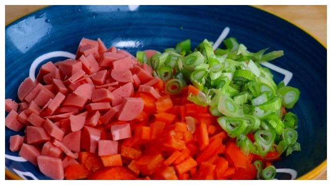 豆腐最近火了,加4个鸡蛋,教你新鲜吃法,不炒不炖,比吃肉还香