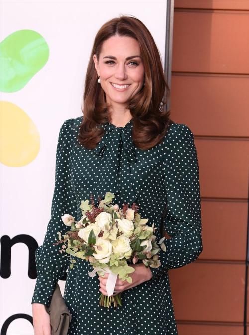 有一种优雅叫凯特王妃的波点裙，成熟女性穿搭首选，温柔又高级