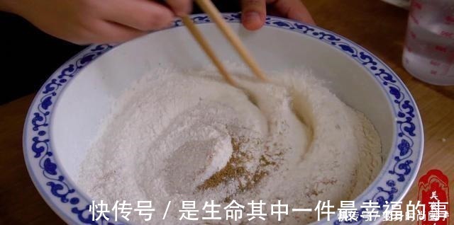 面团|懒人烤馕，步骤简单味道超棒，外香里软越嚼越过瘾，比馒头好吃