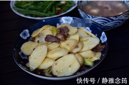 4菜1汤的周末晚餐，荤素搭配，其中一个是家人最爱吃的，赞不绝口