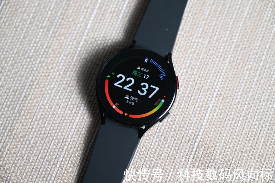 G做工精巧的腕上多面手，运动健康功能是亮点，Galaxy Watch4上手