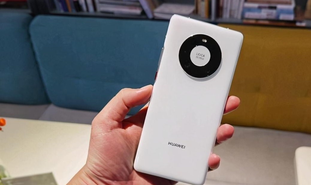 iphone|买华为还是选苹果?从多角度对比两者差距,网友:这次不纠结了