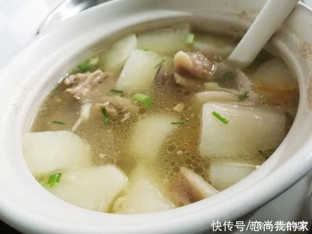  炖羊肉汤不要花椒、大料和料酒，加这两样味道鲜美，还没羊膻味!