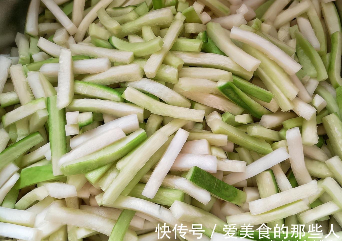 秋天，遇到此菜准买30斤，晒干后比新鲜的好吃，香辣开胃干净卫生