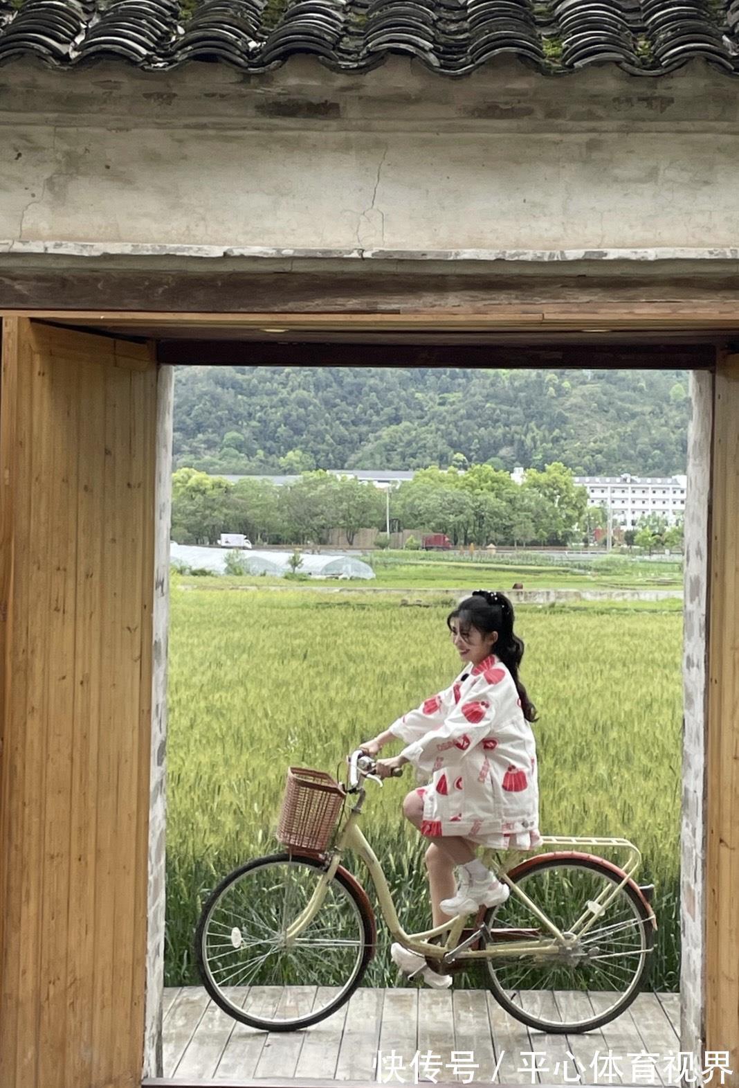 身材 软妹还能这样穿!身材娇小的赖美云,穿搭清新养眼!