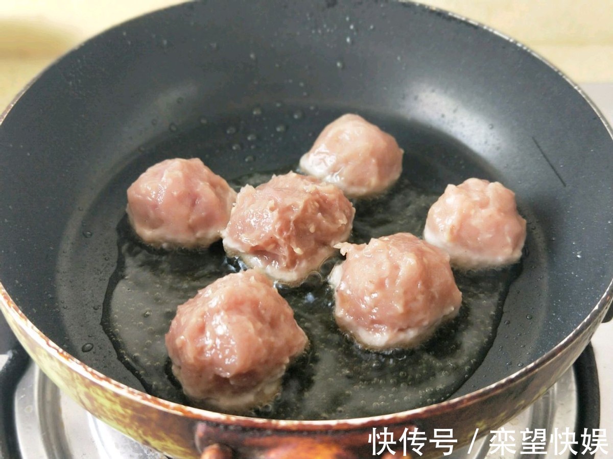 绞肉机|肉丸和腐竹一起焖煮,鲜美下饭,做法简单,豆香味浓郁,很好吃