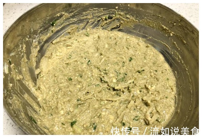 炸萝卜丸子，直接用面粉就错了，多加这3样，丸子外焦里嫩不吸油