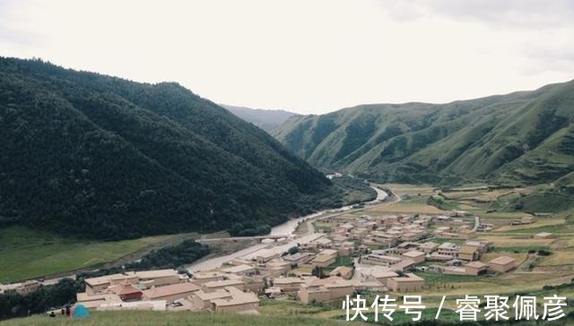 火锅|能看到阿坝县城全景的地方，这里的藏式火锅味道满分