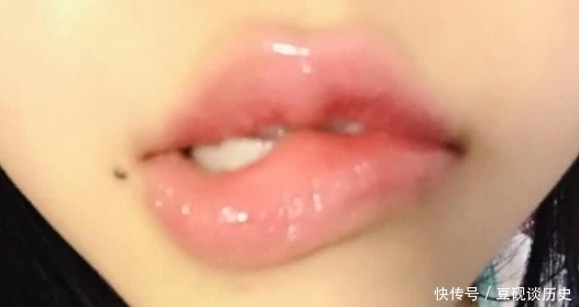 嘴唇|女生有这3习惯?难怪嘴唇“越来越厚”,再不改小心变成“猪圈嘴”!