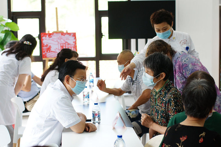 课题|嘉定居民收获最牛“健康大礼包”：3个国家课题、2个疾病防治中心、1支志愿者队伍