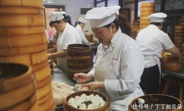 最鲜|先喝汤再入口,最鲜香不过一屉小笼包