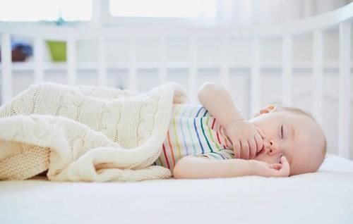 胳膊|婴儿哭闹不止,利用“5S法”,立马可以让关闭哭闹键