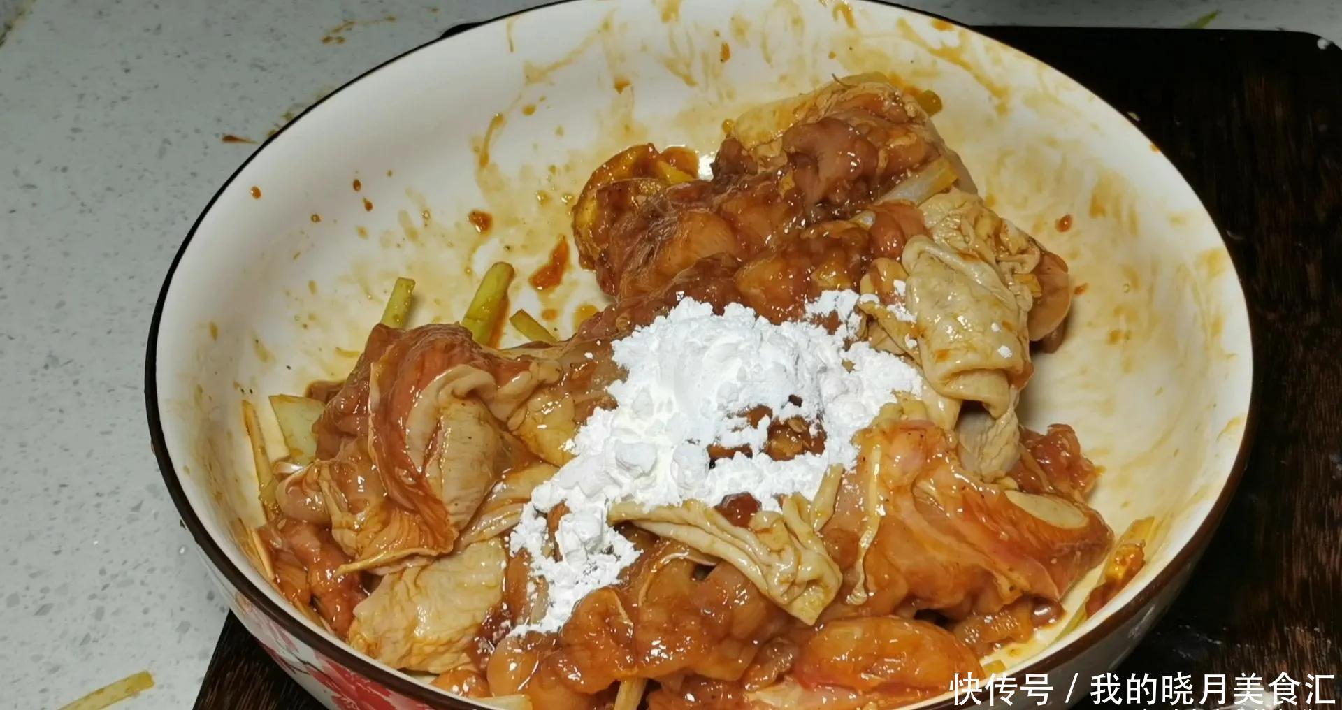 鸡腿不要总炸着吃,教你懒人做法,软嫩多汁,一次3个不够吃