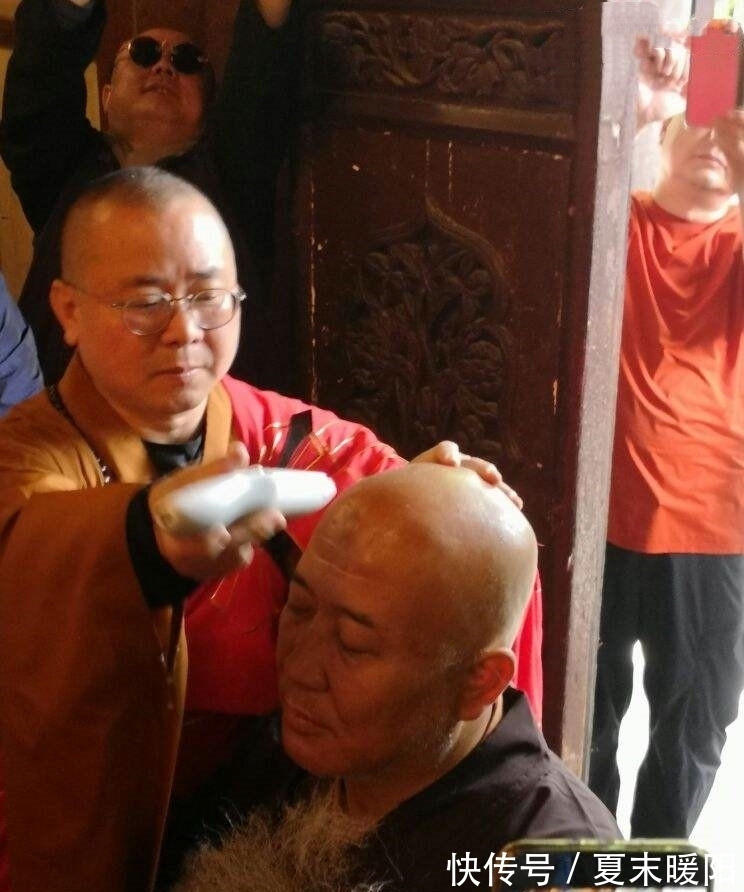 国画@53岁画家娶非洲姑娘,生下两个混血儿,为何婚后7年选择出家?