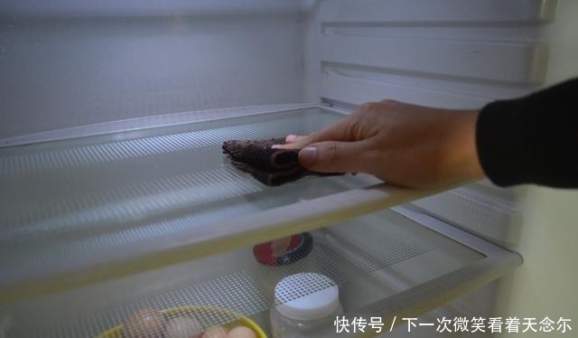 白醋|冰箱脏了不可用水擦,教你一个诀窍,冰箱污渍细菌全去除,真受用