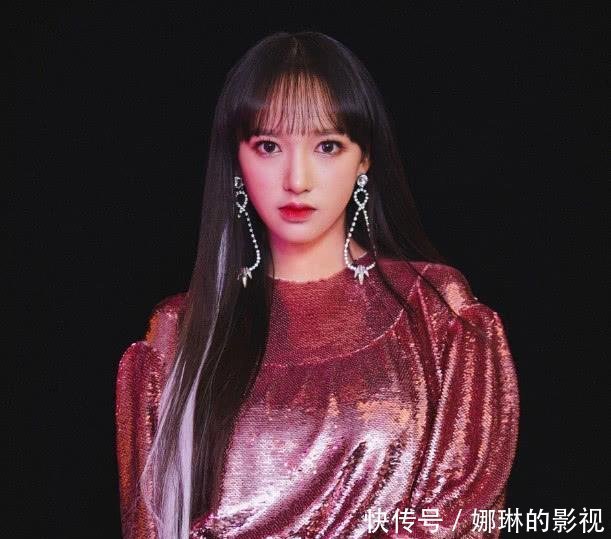 瞬间|程潇为“漫画脸”很拼了,竟将发尾挑染成白色,瞬间成为漫画女主