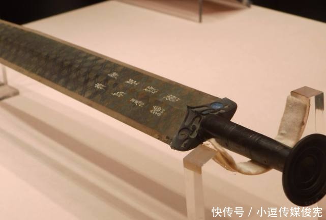 生锈|古代3大顶级名剑:“天下第一剑”来自中国,埋藏地下千年不生锈