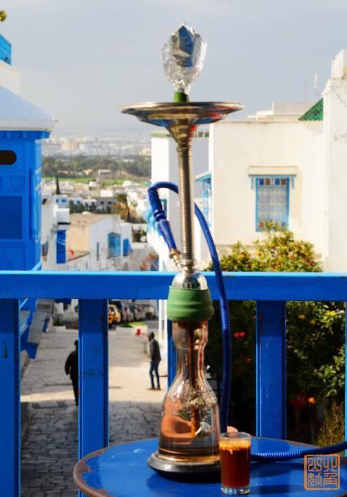 春雪|非洲最梦幻蓝白小镇，在草席咖啡馆抽水烟喝甜茶，这里的惬意不输圣托里尼