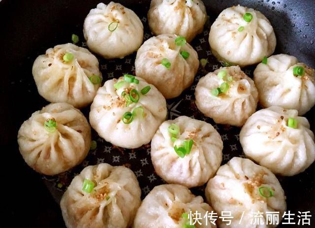别再蒸馒头了，把它做成美味的生煎包，它们味道更好