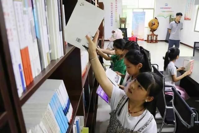 书屋|「新时代文明实践在郯城」“村娃”农家书屋乐享暑假时光